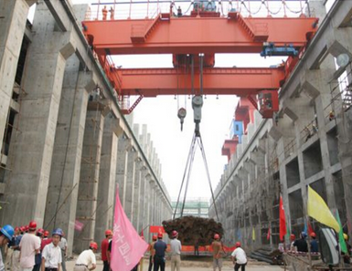 “QD100/20t-28.8m雙梁吊鉤橋式起重機(jī)